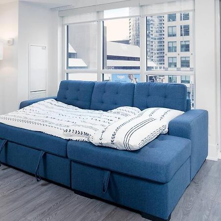 Chic 1-Br Condo; Parking Included; Downtown Core Toronto Exterior foto